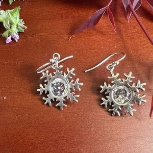 Silpada sterling Silver 925 Snowflake Earrings with cubic zirconia
